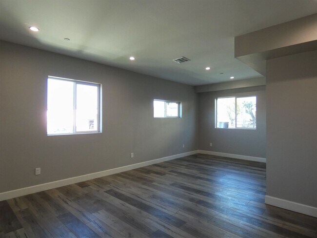 Building Photo - 1628 S La Brea Ave