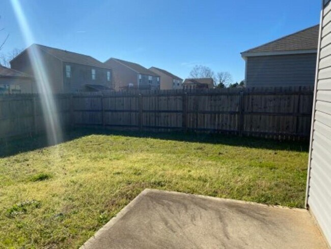 Building Photo - 135 Broomsedge Ln