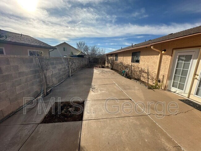 Building Photo - 3059 Bayberry Cir