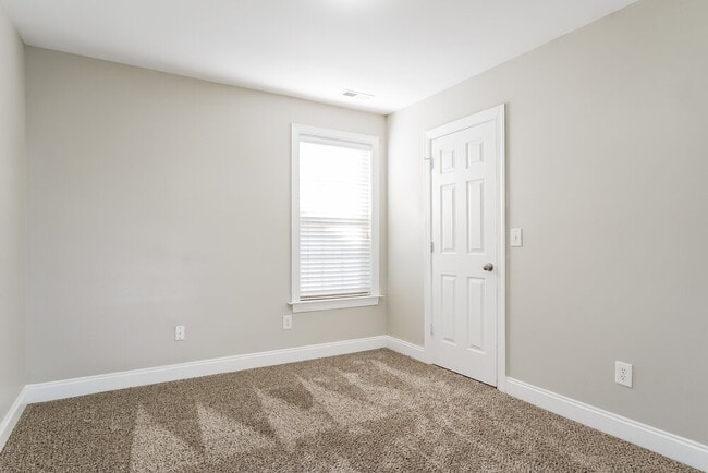 Building Photo - 329 Braxman Ln