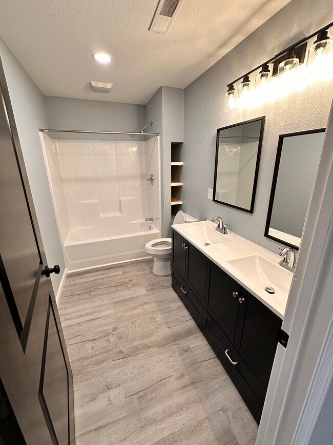 Building Photo - Brooks Street Quadplex - Fyffe