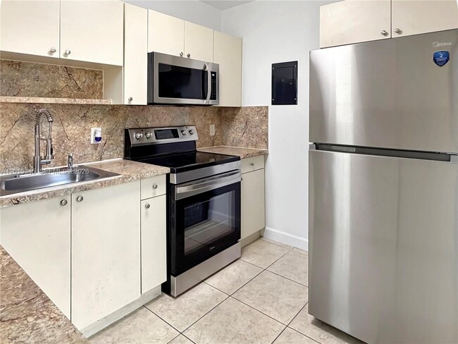 Building Photo - 111 SW 67th Ct