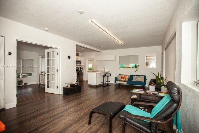 Primary Photo - 1050 NW 46th St