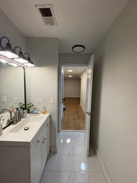 Building Photo - 320 62nd St