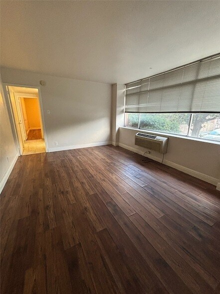 Building Photo - 7520 Hornwood Dr