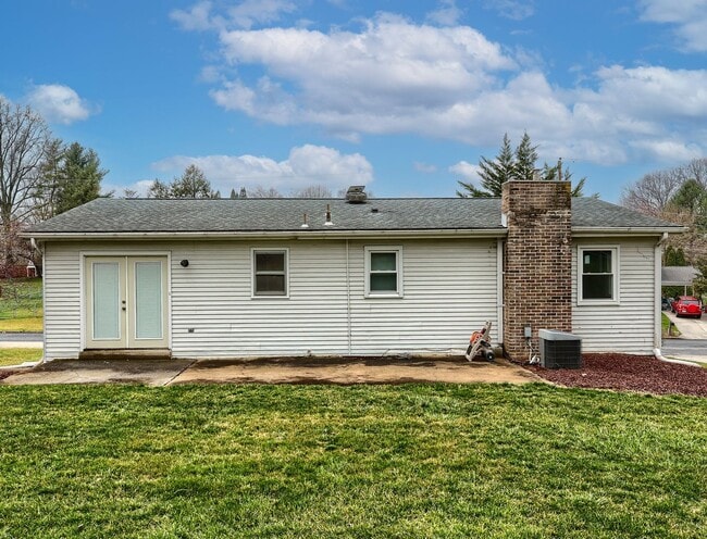 Building Photo - 3 Bedroom Single Family Home in Camp Hill
