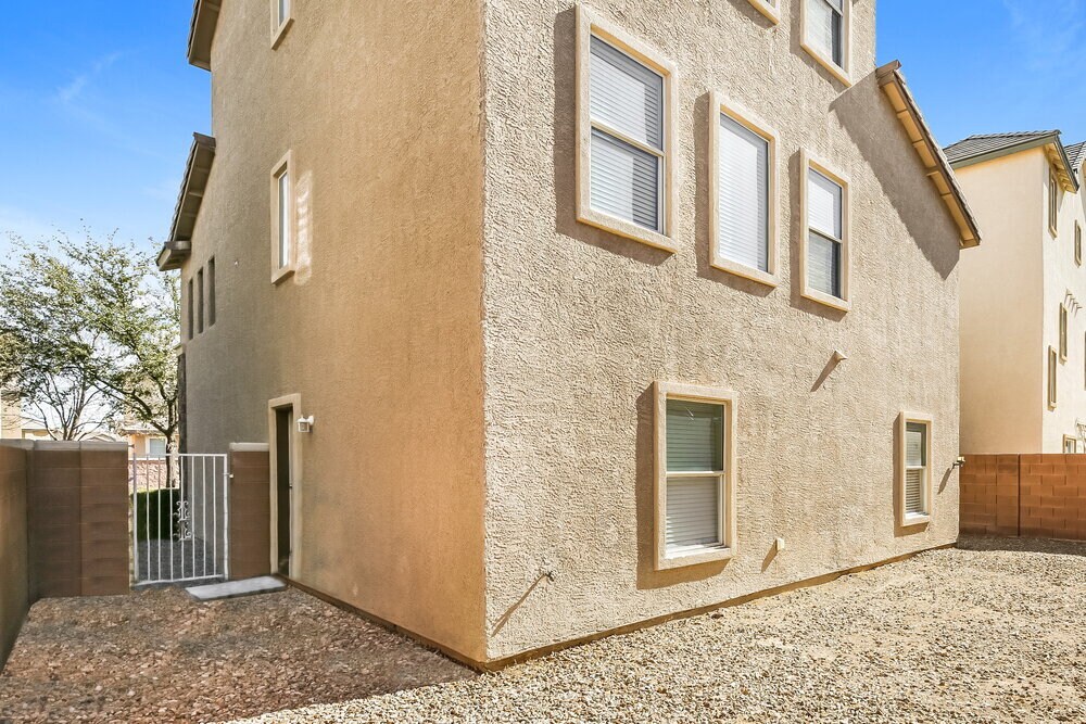 Building Photo - 5833 Feral Garden St