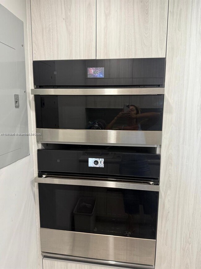 Building Photo - 275 NE 18th St