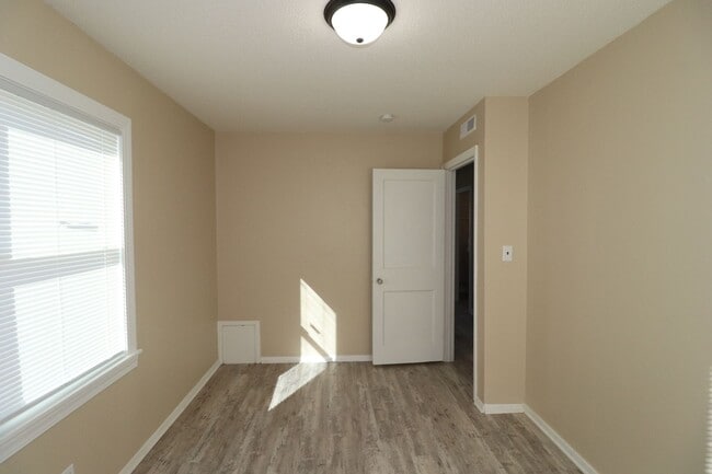 Building Photo - Spacious Home for rent!