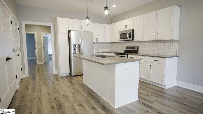 Building Photo - 121 Hillhouse St