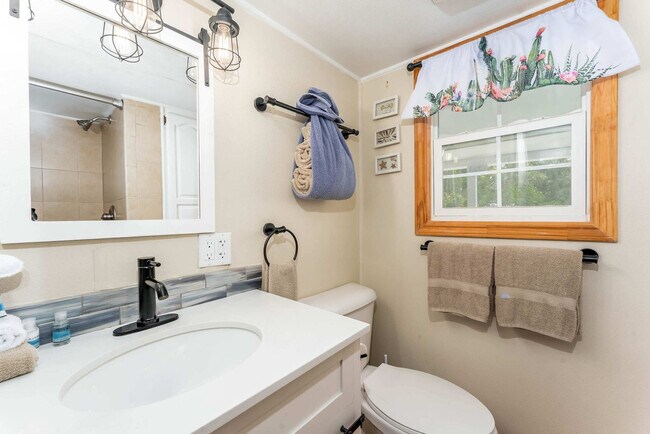 Building Photo - 793 E Oyster Dr