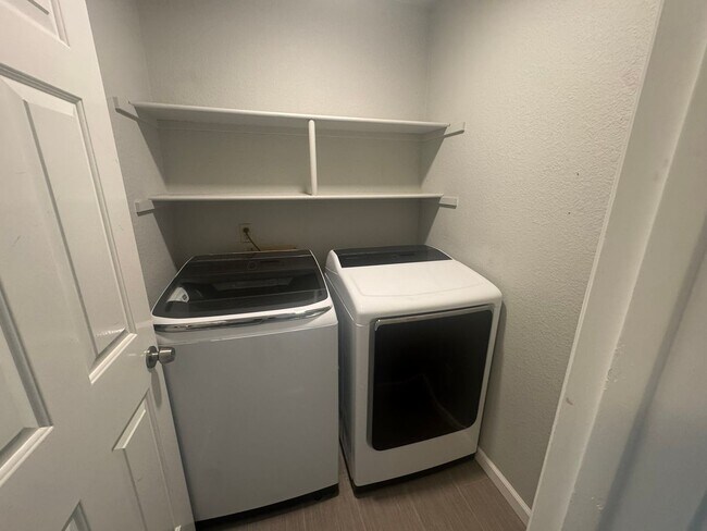 Building Photo - Charming top-level 2-bedroom, 1-bath condo in a highly desirable gated community.