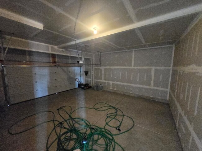 Building Photo - 348 Danforth Dr