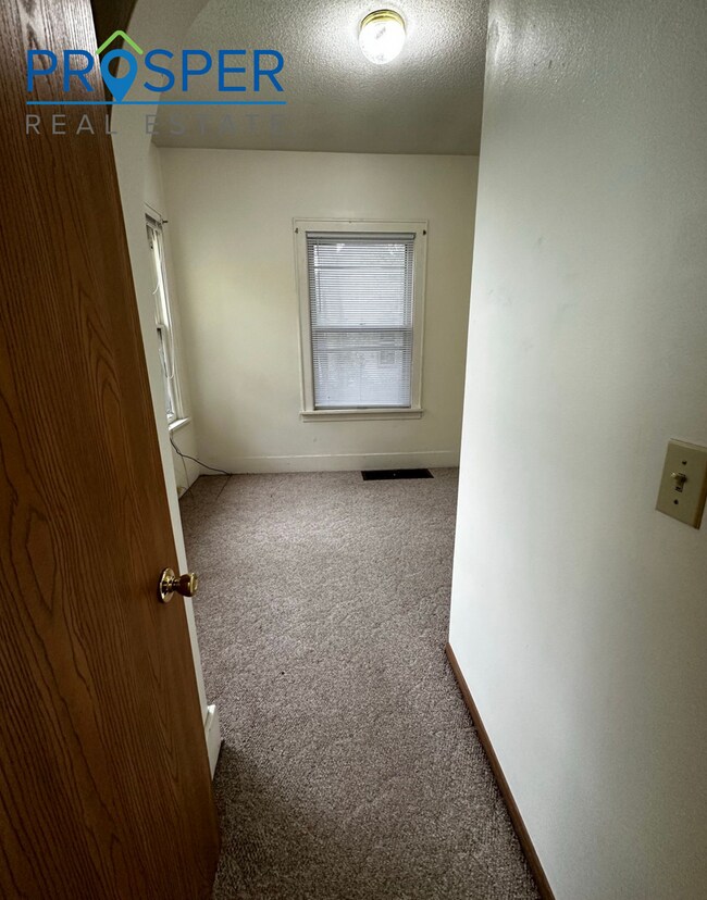 Building Photo - 402 5th Ave