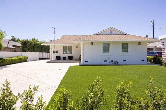 Building Photo - 15256 Clymer St