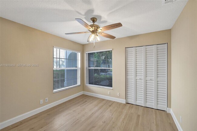 Building Photo - 9012 Lake Park Cir S