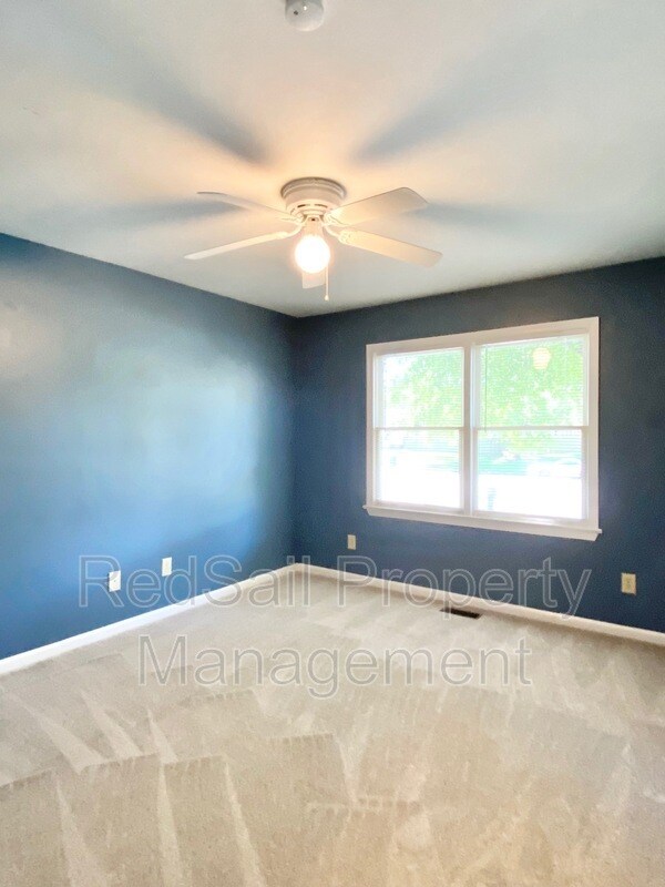 Building Photo - 802 Tiverton Pl