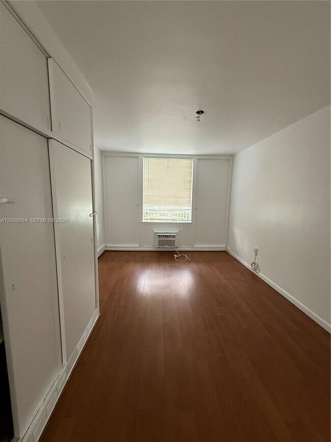 Building Photo - 10281 E Bay Harbor Dr