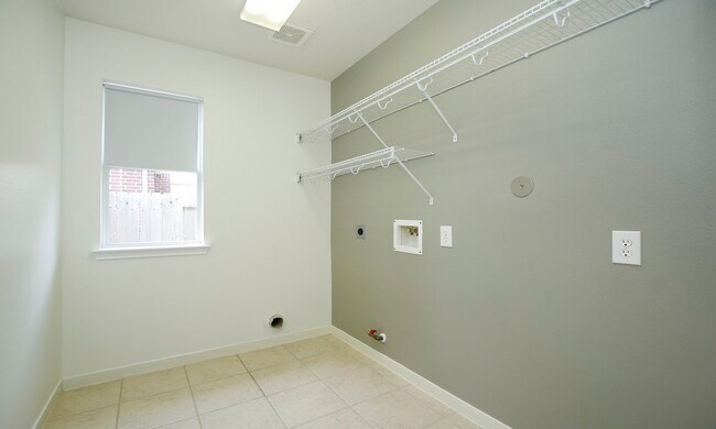 Building Photo - 2802 Parkeston Dr