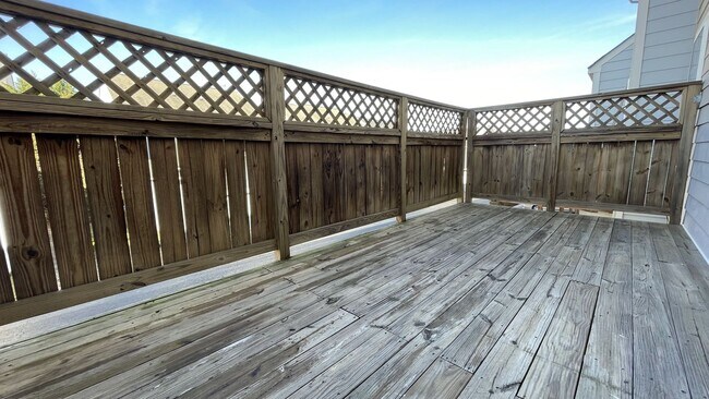Building Photo - Idlewild Townhome