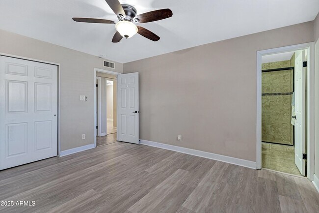 Building Photo - 110 W Del Rio Dr