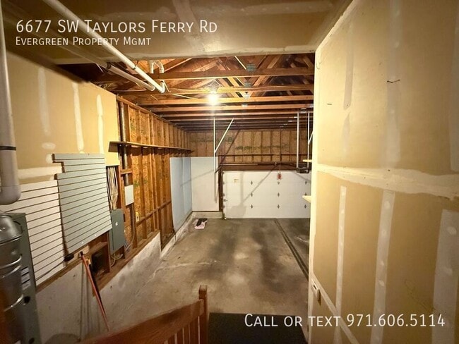 Building Photo - 6677 SW Taylors Ferry Rd