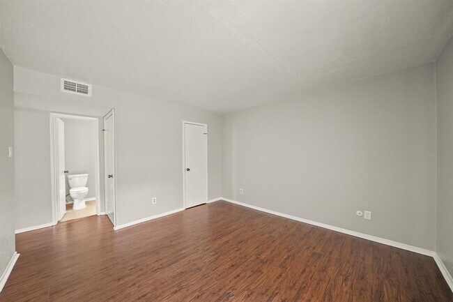 Building Photo - 2110 Wilcrest Dr