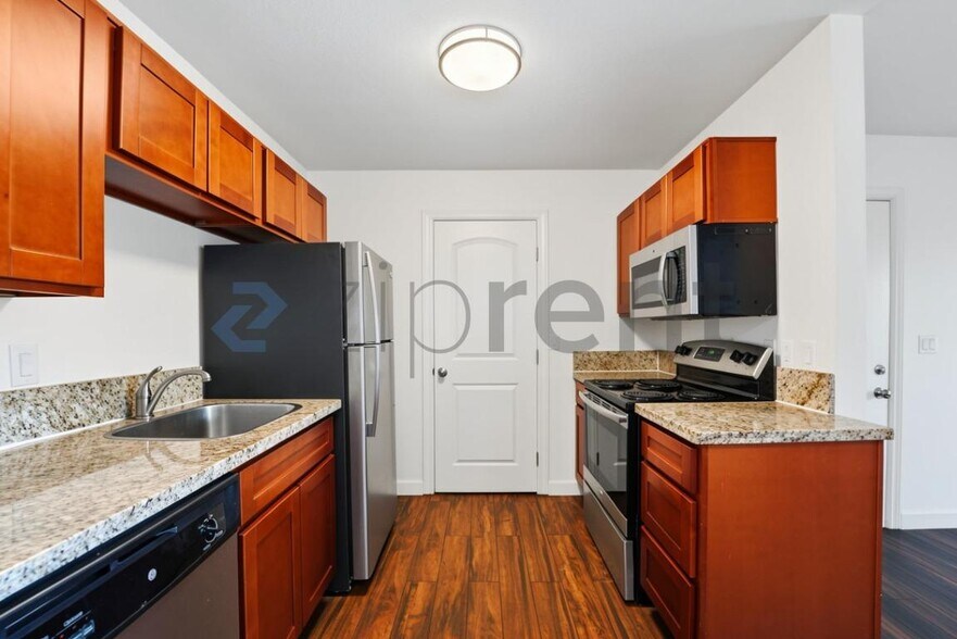 Building Photo - Unit B205