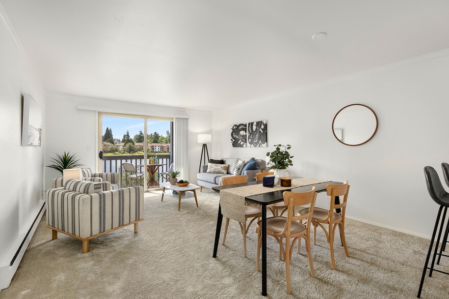 Great room with lake view - 31003 14th Ave S