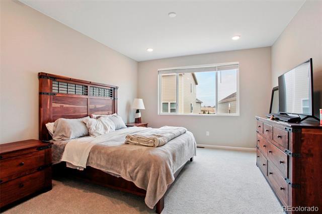 Building Photo - 4140 Lake St