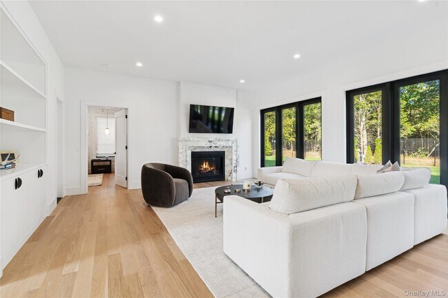 Building Photo - 4 Margareta Ct