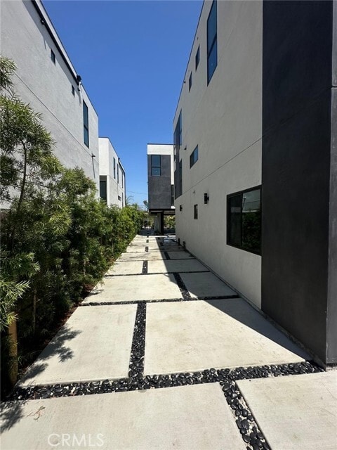Building Photo - 656 Mariposa Ave