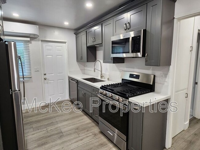 Building Photo - 1660 Cable St