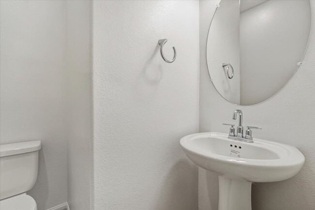 Building Photo - 1180 Heliodor Ave