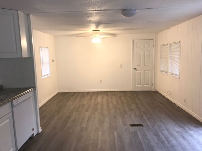 Building Photo - 1153 S Christiana Ave