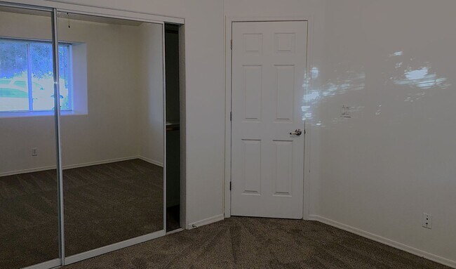 Building Photo - 3+2 Stylish and comfortable place to call home!