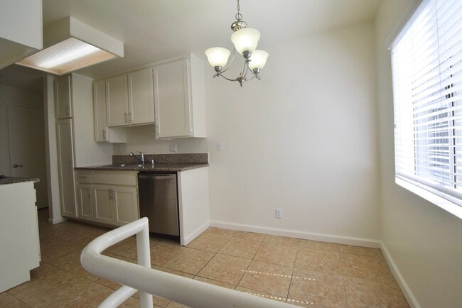 Building Photo - 11315 Moorpark St