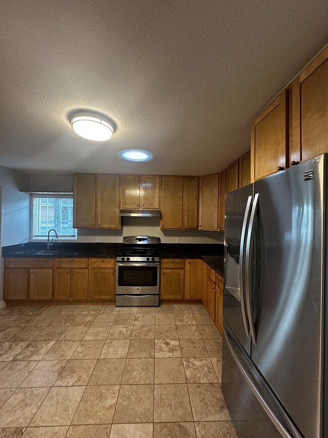 Building Photo - 1111 87th Ave