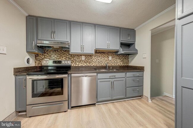Building Photo - 9802 Brightlea Dr