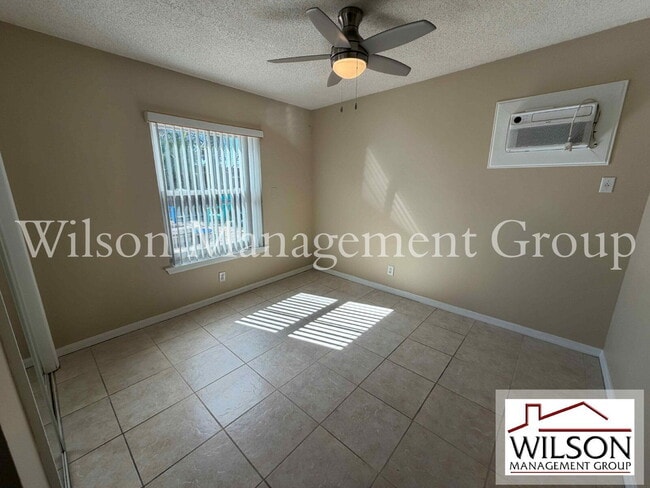 Building Photo - 1366 Valhalla St