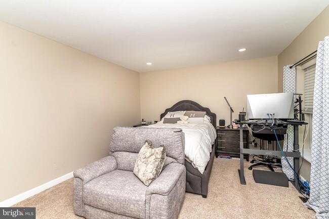 Building Photo - 251 Fir Tree Ct