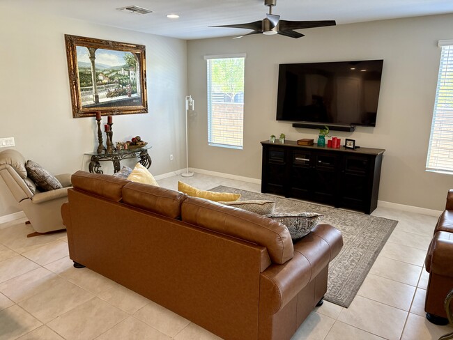 Building Photo - 2721 Regenerate Ln