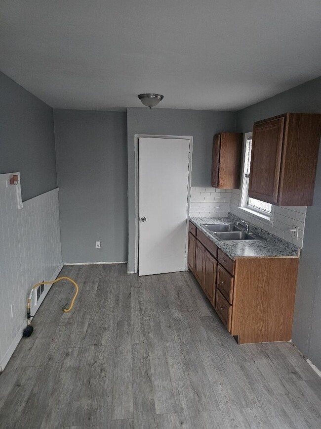 Building Photo - 18417 Glastonbury Rd