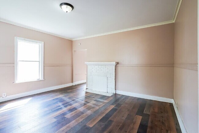 Building Photo - 1304 Avenue G