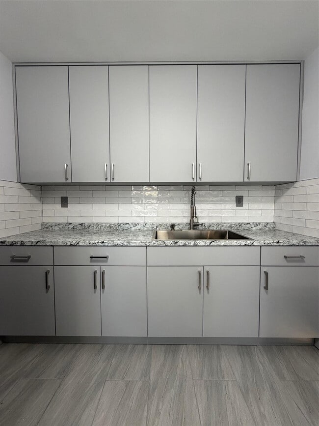 Building Photo - 1966 NE 177th St