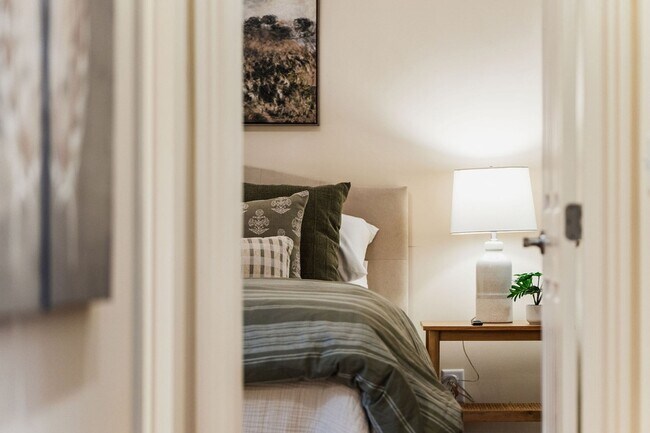 Building Photo - 1036 Clifton St