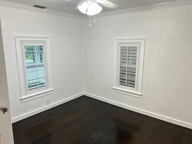 Building Photo - 221 Durrance St