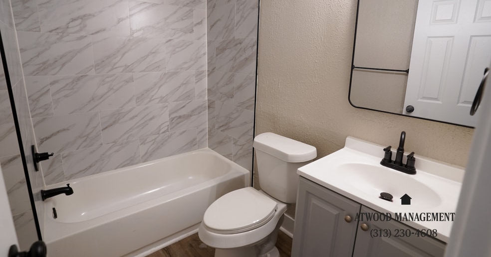 Building Photo - Fully Renovated 2-Bedroom Home – Move-In Ready for You!