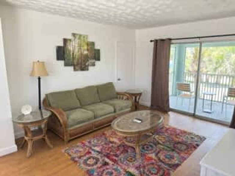 Primary Photo - 141 California Ave