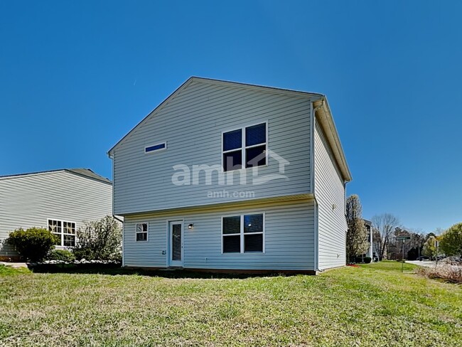 Building Photo - 3192 Bushfield Dr